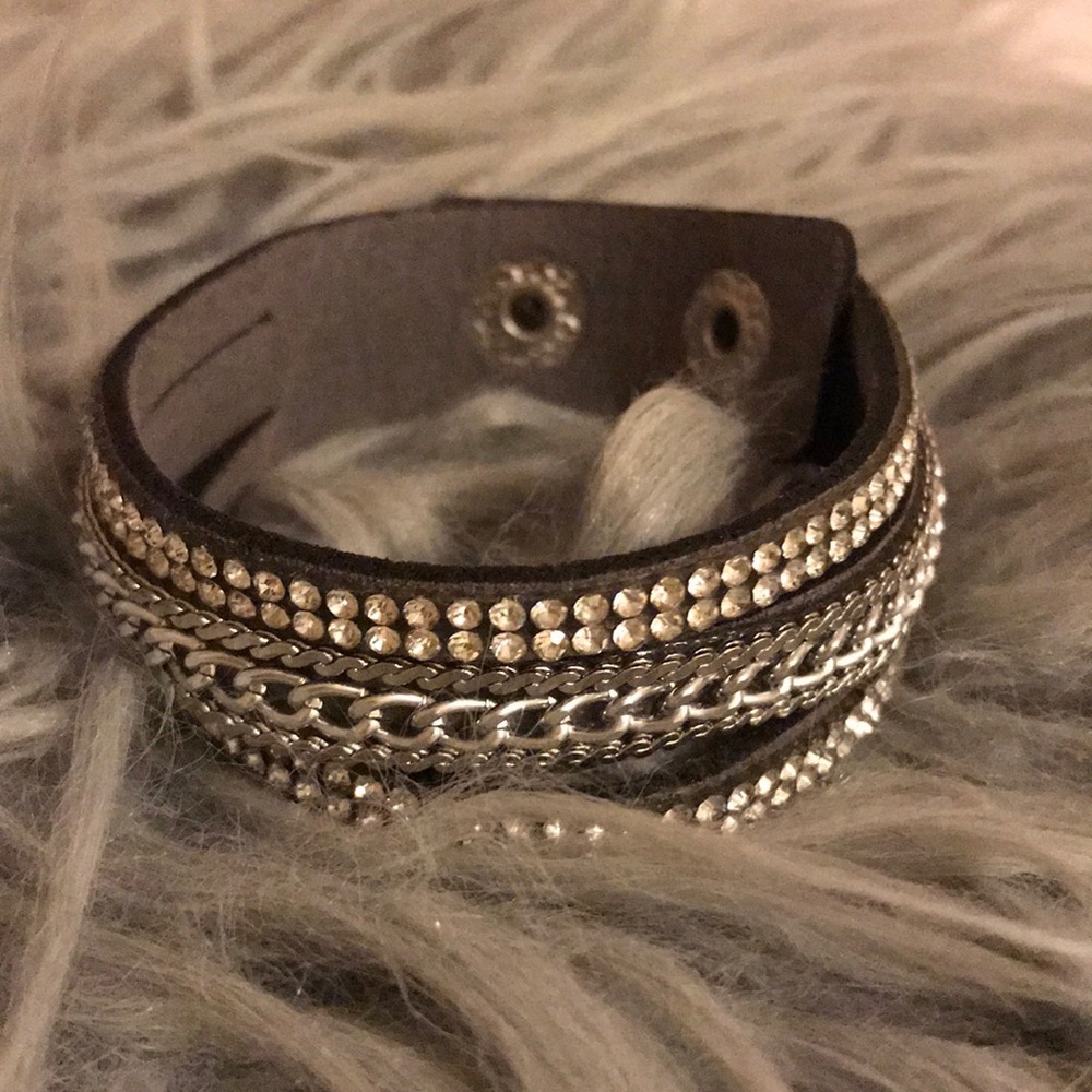 GREY WRAP AROUND BRACELET WITH SILVER JEWELS